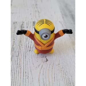 Minion robe Mcdonald's despicable me toy figure